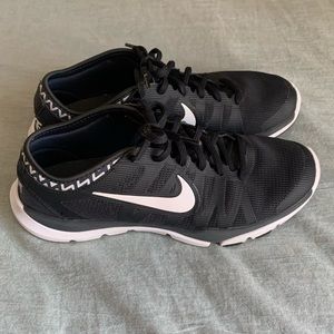 ✨Black Nike Trainers✨